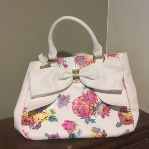 Betsy Johnson NWOT adorable flower print bag.